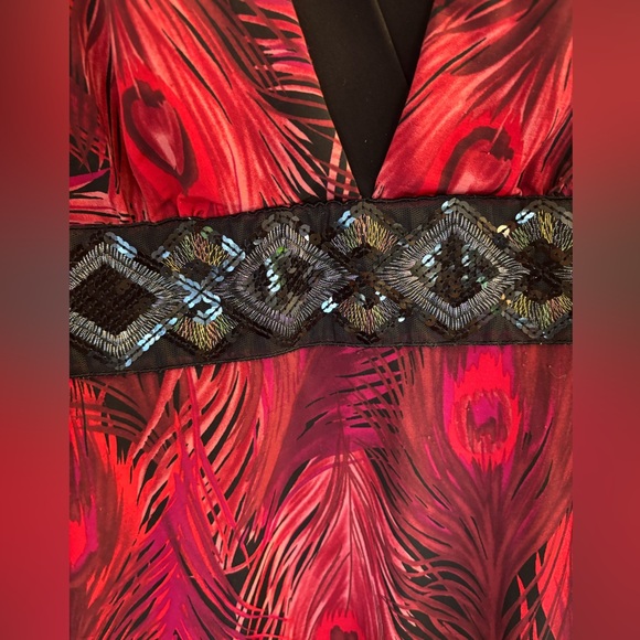 Beautifully red DRESS BARN peacock feather top - Picture 4 of 12